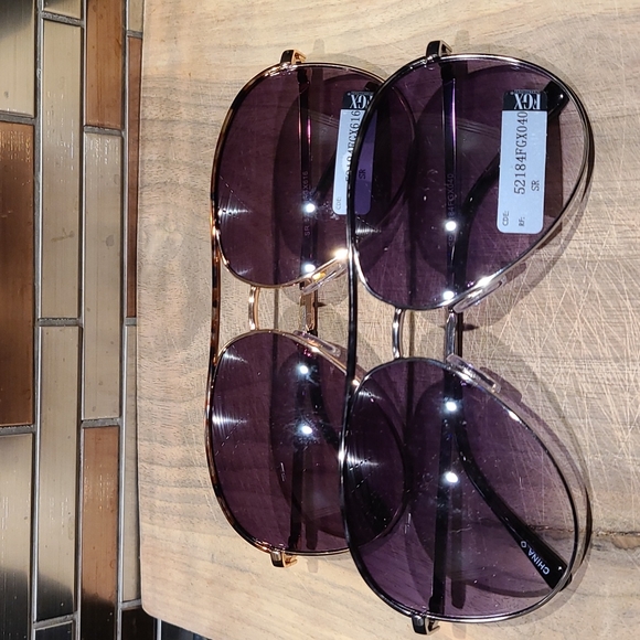 Trendy sunglasses,Foster Grant Sunglasses Aviator, Tortoise. available in selver - Picture 11 of 11
